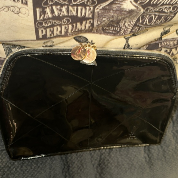 YSL Yves Saint Laurent Beaute patent leather dual logo zipper cosmetic bag - Picture 13 of 15